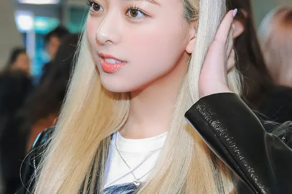 Yuna ITZY official portrait