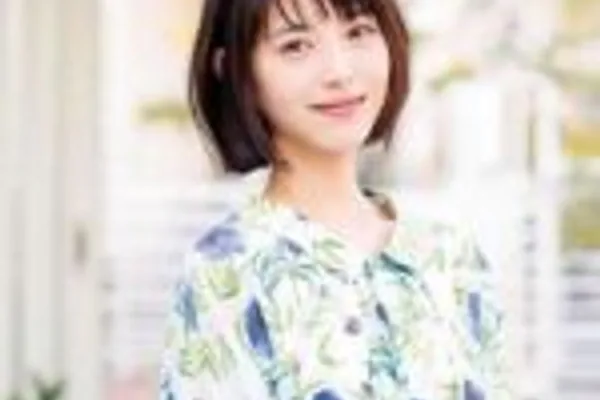 Minami Hamabe official portrait