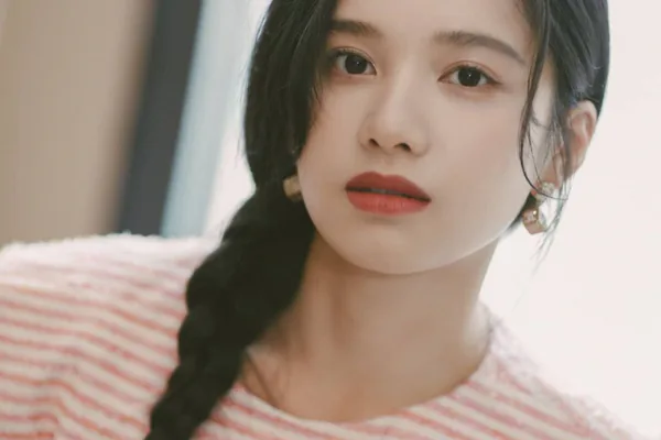 Zhang Jingyi official portrait